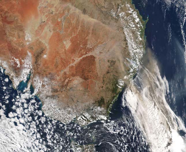Image for article titled Photos: Aerial shots showcase Australia’s brutal drought