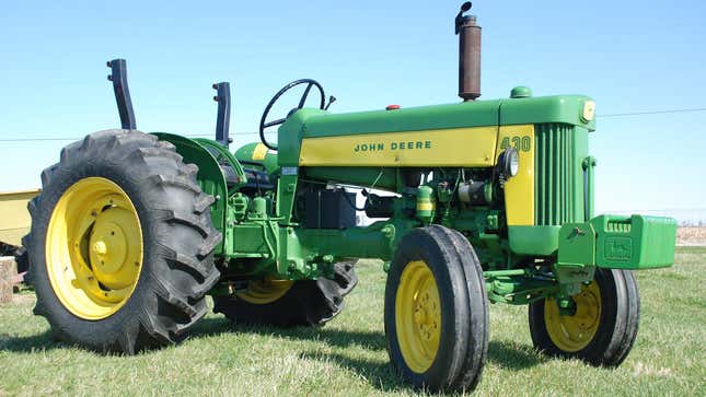 Une photo d’un tracteur John Deere d’époque. 