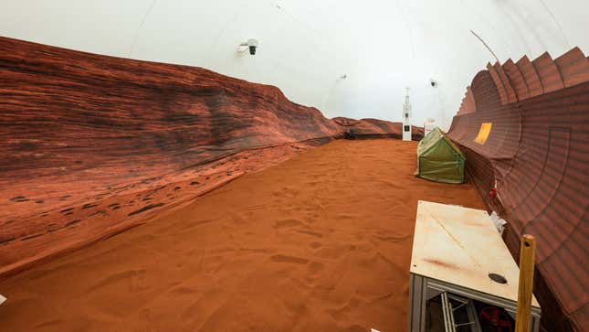 Image for article titled Real Scientists Lived On Fake Mars In A Texas Shed For A Year