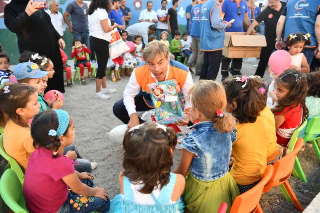 Image for article titled Dr. Oz Has a Long History of Being Extremely Creepy to—and About—Women