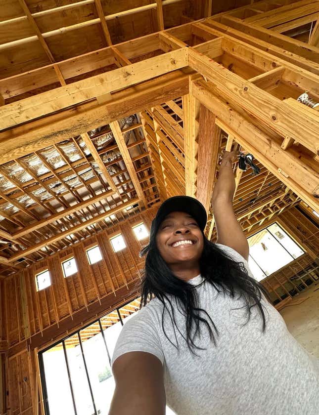 Image for article titled Inside Simone Biles, Jonathan Owens In-Progress Texas Lakeside Mansion