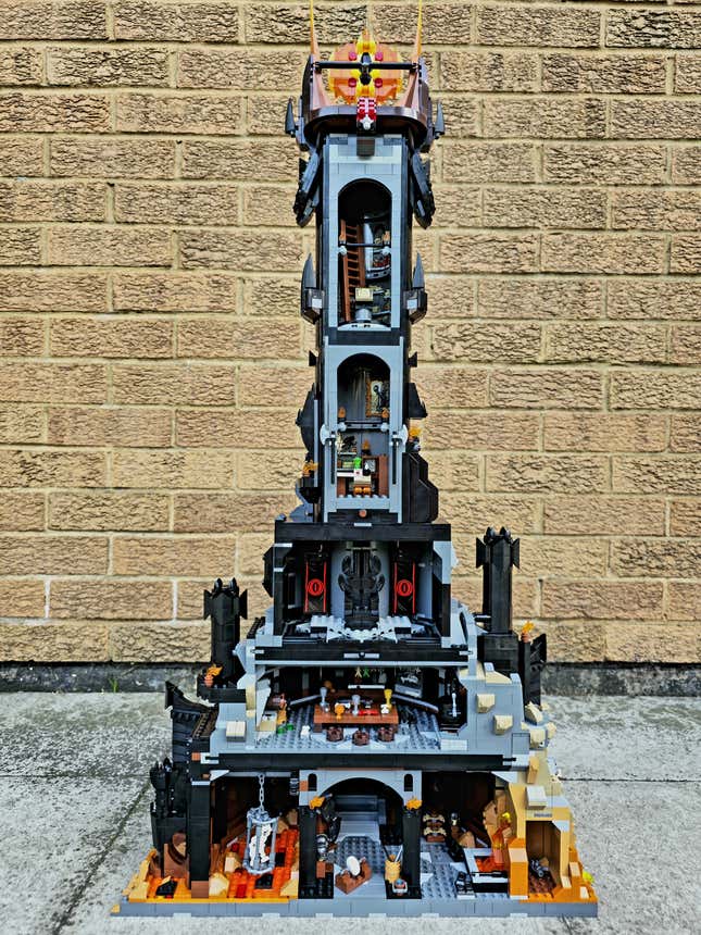 Image for article titled Lego's Lord of the Rings Barad-Dûr Set Is Just About Worthy of a Dark Lord