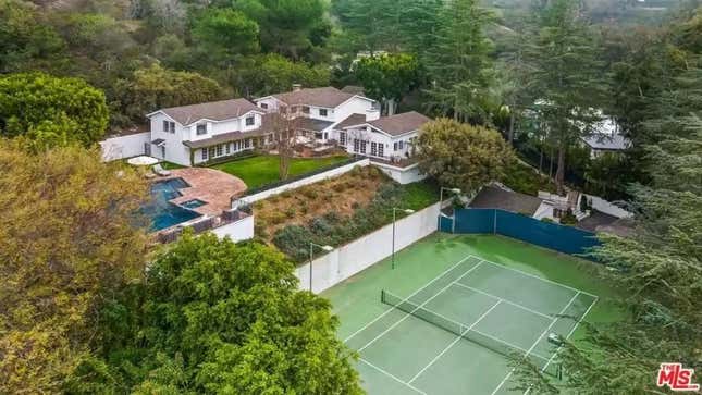 Image for article titled From Ariana Grande to Timothée Chalamet, see the luxurious homes owned by this year&#39;s Oscar nominees