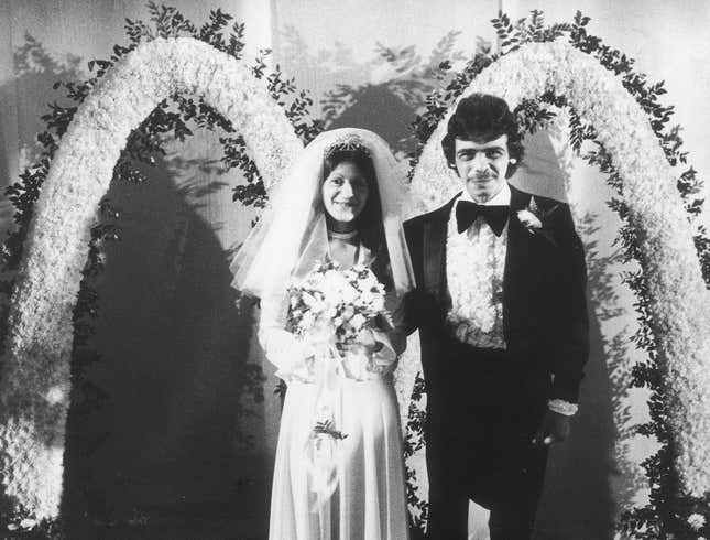 Image for article titled 5 Couples Who Made It Official in the Drive-Thru Lane