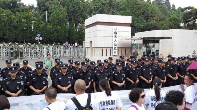 Police in Kunming block protestors.