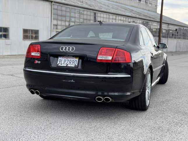 Image for article titled At $15,000, Is This 2007 Audi S8 Quattro A Perfect Ten?