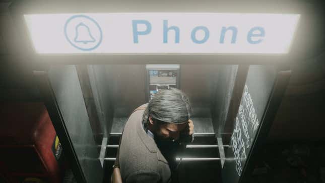 Alan Wake talks to a stranger on a payphone.