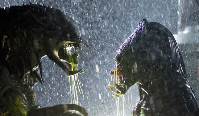 The Predalien hybrid faces off with a traditional Predator.