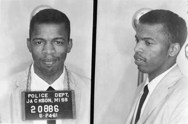 Une photo d’identité du militant des droits civils et homme politique John Lewis, après son arrestation à Jackson, Mississippi pour avoir utilisé des toilettes réservées aux « blancs » lors de la manifestation du Freedom Ride contre la ségrégation raciale, le 24 mai 1961. 