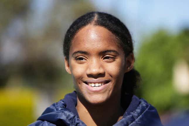 Donata Katai est vue après une séance d’entraînement de natation à Harare, au Zimbabwe