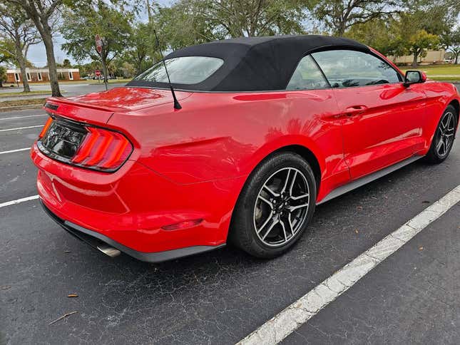 Bild für Artikel mit dem Titel „Würden Sie diesen Ford Mustang 2022 für 18.500 US-Dollar kaufen?“