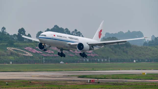 A flight landing at Chengdu Shuangliu International Airport