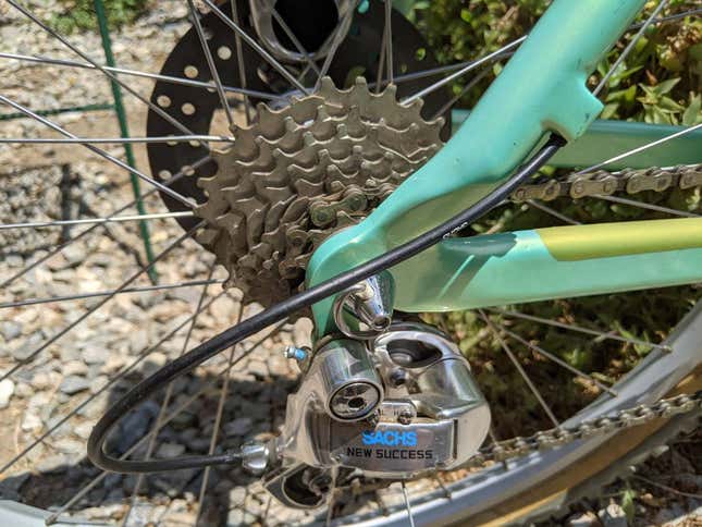 Image for article titled Buy This Weird $2,500 Mountain Bike That Comes With Its Own Patent So I Don't Have To