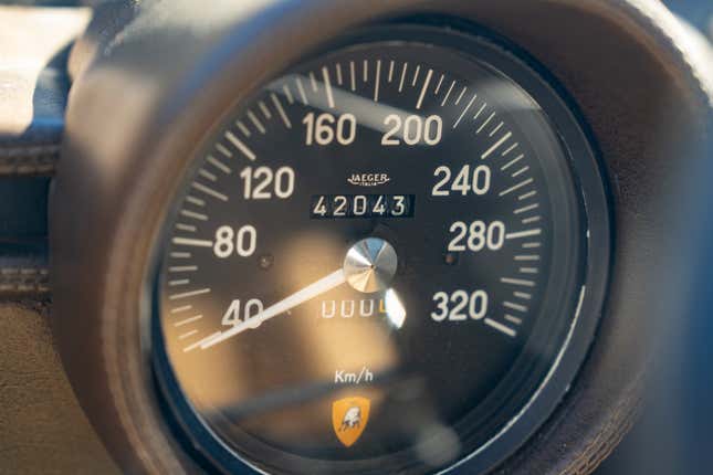 Odometer of a brown Lamborghini Miura P400 S