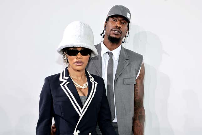 Teyana Taylor e Iman Shumpert asisten al desfile de otoño 2022 de Thom Browne el 29 de abril de 2022 en la ciudad de Nueva York.