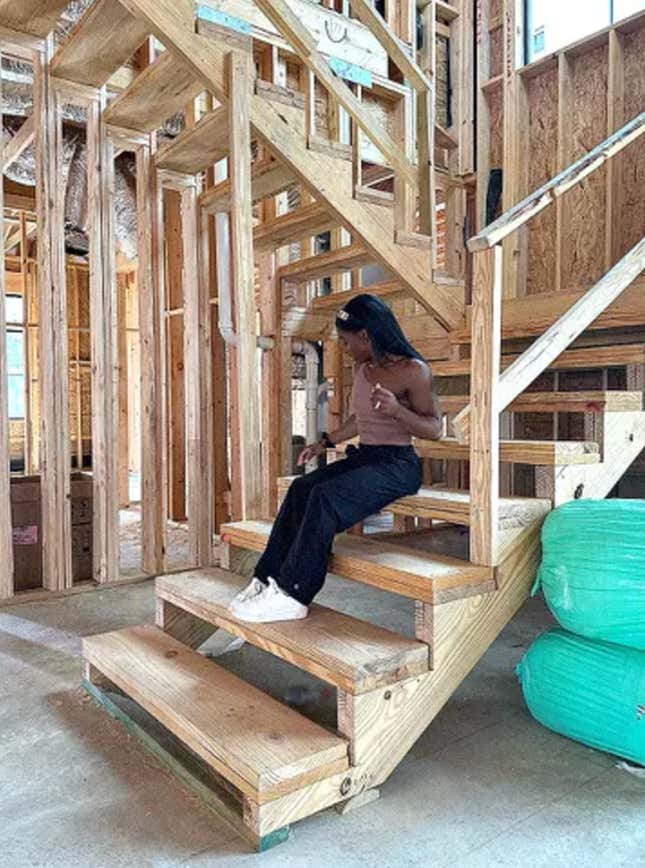 Image for article titled Inside Simone Biles, Jonathan Owens In-Progress Texas Lakeside Mansion