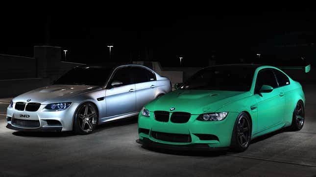 une photo de deux berlines BMW M3.