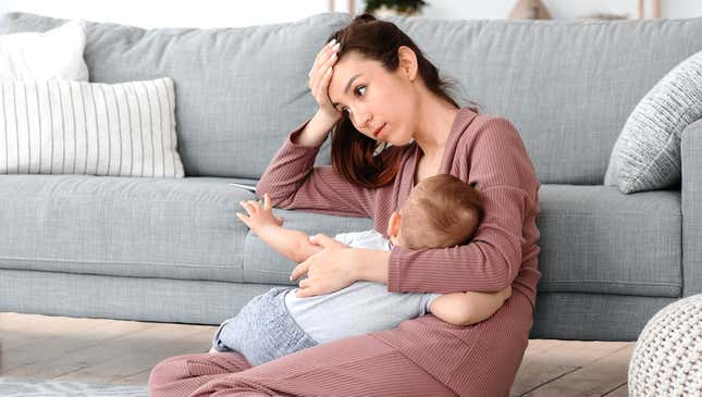 Image for article titled Things To Never Say To Someone Who Can’t Breastfeed