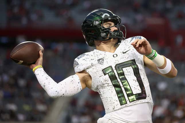 Week 8's top college football uniforms: Oregon Ducks 'Stomp Out