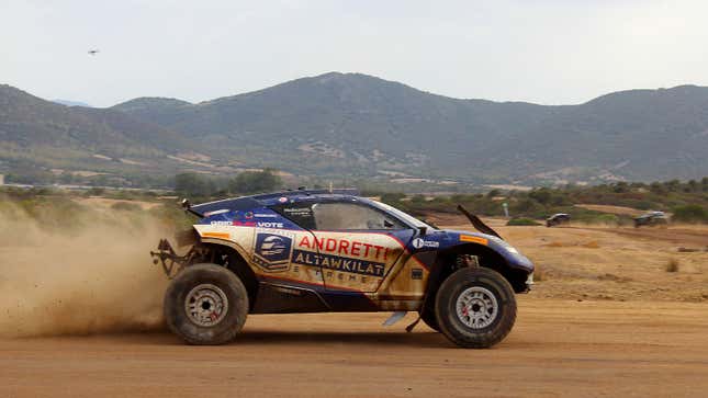 Una foto del coche Andretti Extreme E con la parte trasera rota. 