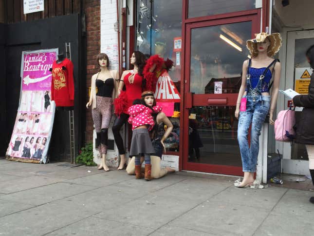 Image for article titled A street photographer’s poignant snapshots capture the humans of London