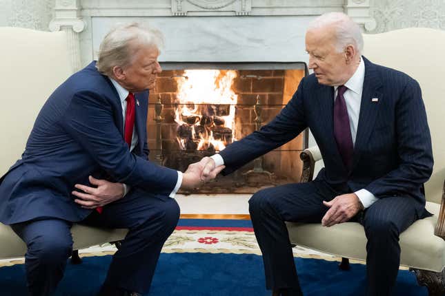 Image de l'article intitulé Attendez, quoi… Le président Biden va-t-il gracier Donald Trump ? Un célèbre dirigeant noir le pense sûrement