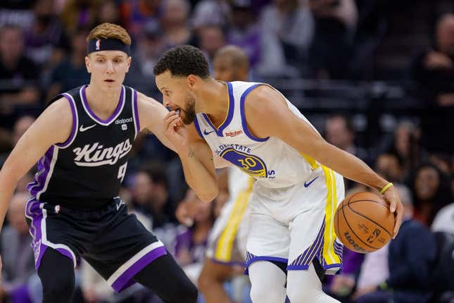 Stephen Curry Drops 41PTS in WIN over Sacramento Kings 