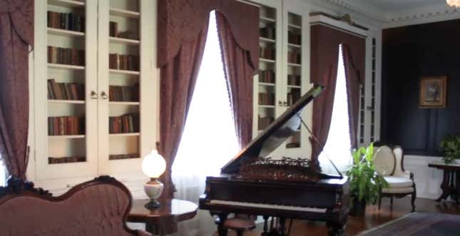 Image for article titled Take a Peek Inside America&#39;s Most Notorious Southern Plantation Mansions