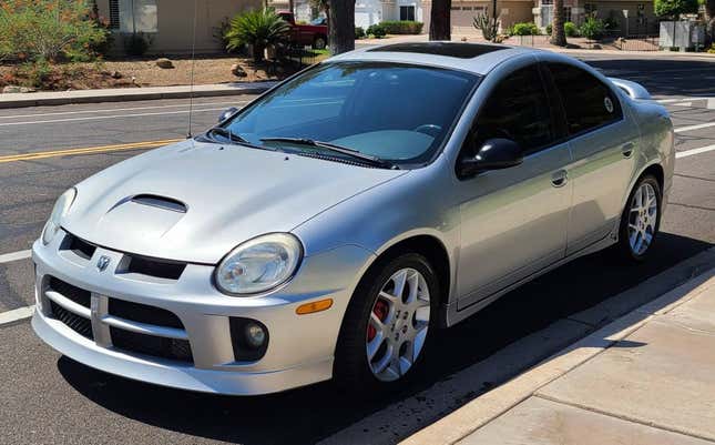 Bild für den Artikel mit dem Titel: Ist dieser 2004 Dodge Neon SRT-4 für 9.700 US-Dollar ein echter Knaller?