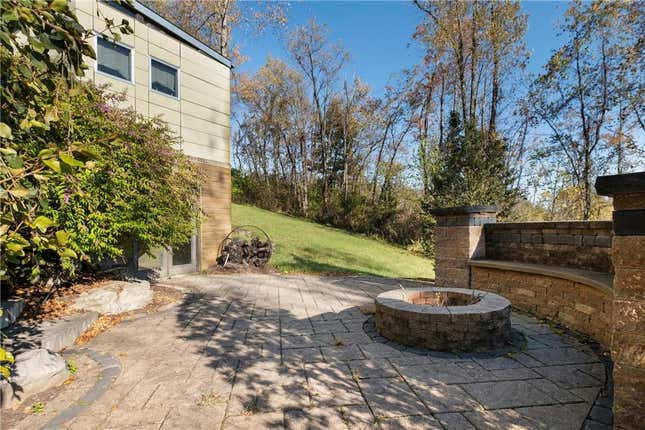 Image for article titled A Peek into Wiz Khalifa&#39;s &#39;Normal&#39; Pennsylvania Mansion