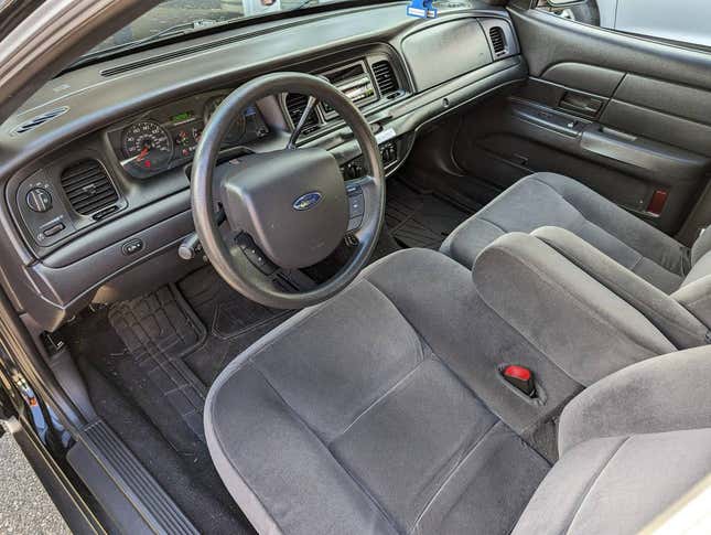 Image for article titled At $11,000, Would Buying This 2011 Ford Crown Vic Be A Crowning Achievement?