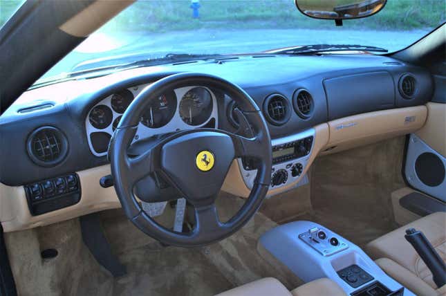 Zdjęcie artykułu zatytułowanego Czy przy cenie 88 500 dolarów Ferrari 360 Modena z 2001 r. to hiper okazja?