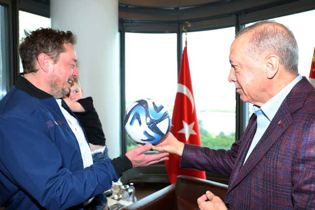 In this handout photo released by Turkish Presidency, Turkish President Recep Tayyip Erdogan, right, talks to Elon Musk, holding one of his sons, during their meeting in New York, Sunday, Sept. 17, 2023. Turkish President Recep Tayyip Erdogan called on Elon Musk, the head of electric carmaker Tesla, to establish a factory in Turkey during a meeting in New York, Erdogan&#39;s office said Monday. (Turkish Presidency via AP)