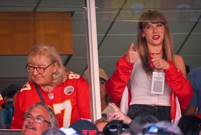 Supporting Taylor Swift (r.) is an easy way for the NFL to make more money and cover its history of treating other women horribly. 