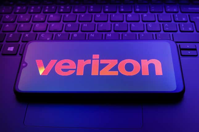 Image for article titled Verizon outperforms earnings expectations — and the stock climbs