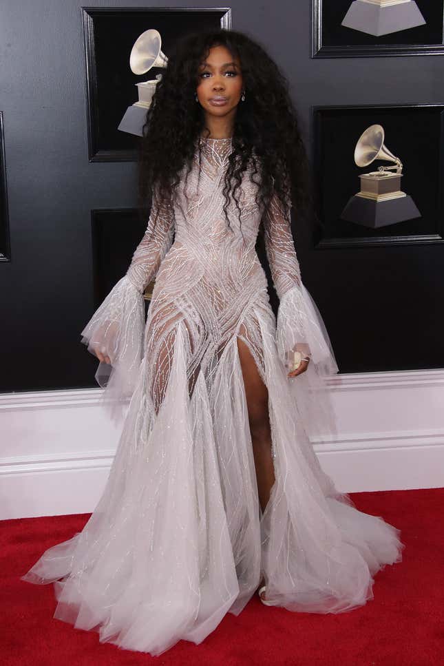 Image for article titled 19 Most Memorable Grammy Red Carpet Looks [Update]