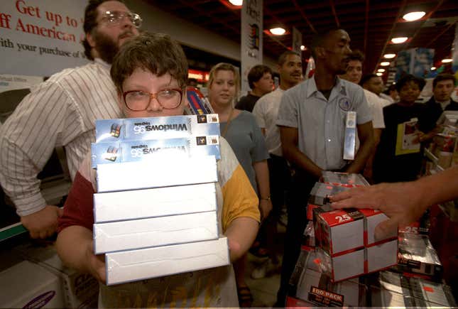Image for article titled Photos: Scenes from the worldwide frenzy of Microsoft’s Windows 95 release