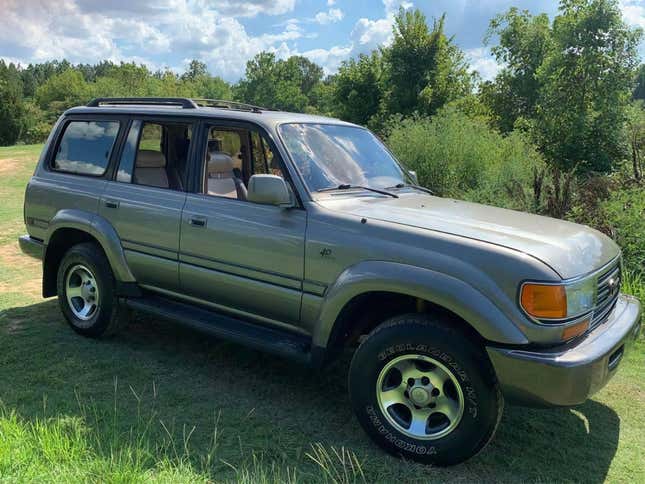 Image for article titled At $16,500, Would You Cruise The Land In This 1997 Toyota Land Cruiser?