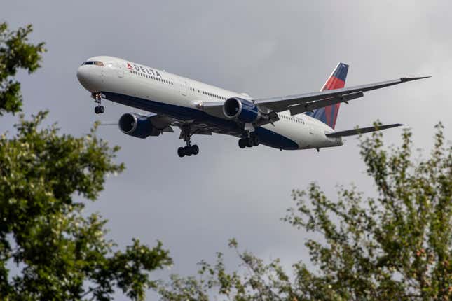 Ein Flugzeug von Delta Air Lines