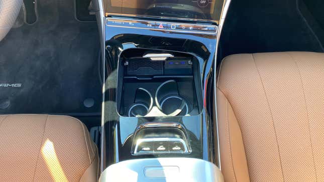 A photo of the center console in the CLE Cabrio