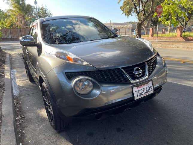 Image for article titled At $7,200, Could This 2012 Nissan Juke SV Turn Your Driveway Into A Modern Art Exhibit?