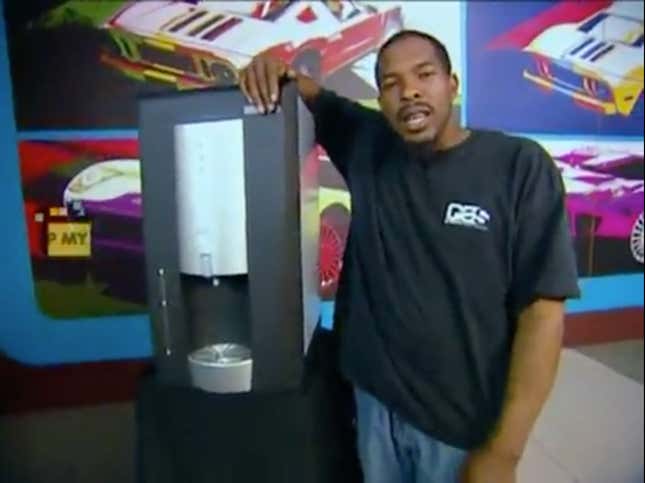 Image for article titled TV Flashback: Remember When Pimp My Ride Put A 120 LB Satellite Dish On Top Of A Range Rover?