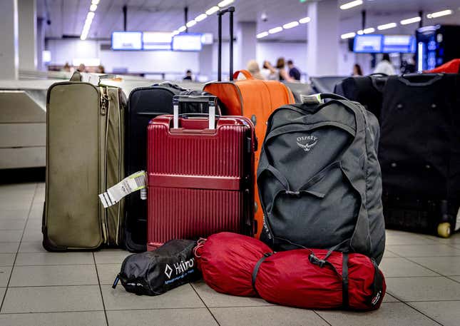 Image for article titled All the Reasons My Flight From Newark Was Delayed or Canceled