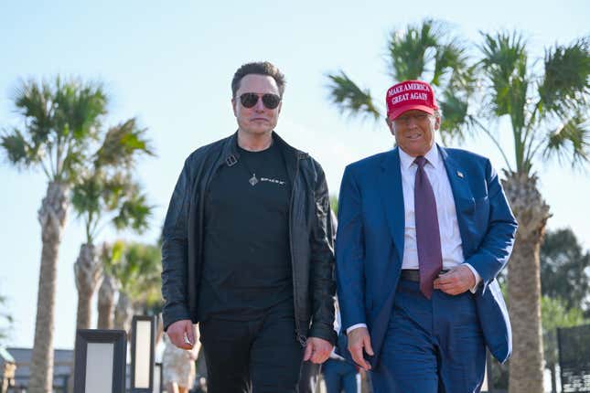 Elon Musk, director ejecutivo de SpaceX y Tesla, con el presidente electo Trump en Texas antes de la sexta prueba Starship de SpaceX. 