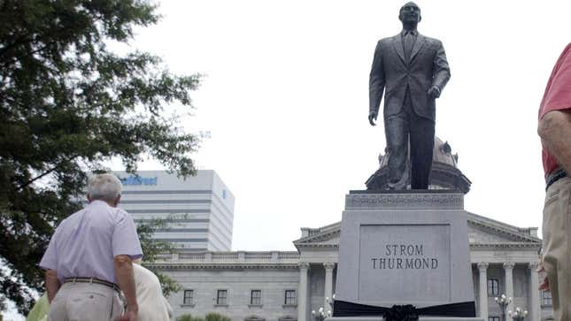 Una estatua que conmemora al difunto senador Strom Thurmond en Columbia, Carolina del Sur