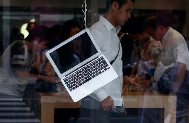 Image for article titled Apple Could Face Its First Retail Strike