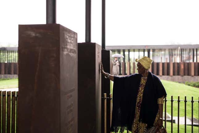 Bild für Artikel mit dem Titel 20 Bilder vom eindringlichen „Lynching Memorial“ des Legacy Museums