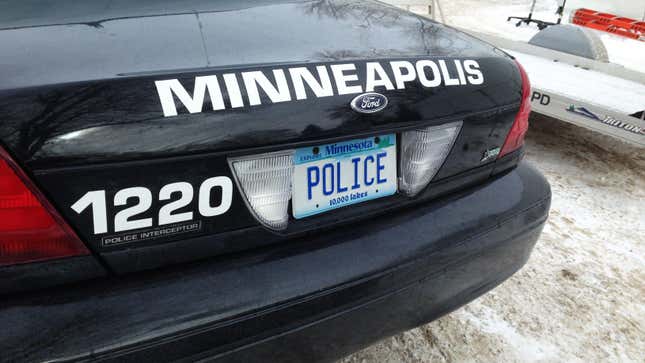 Image for article titled Minneapolis Officer Charged in Fatal Car Crash Death of Leneal Frazier