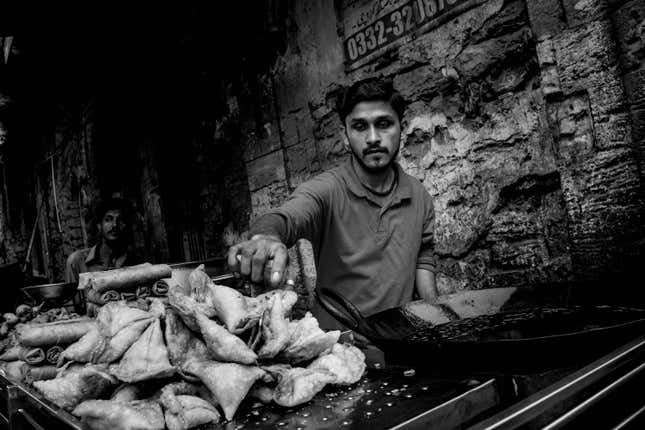 A samosa seller near Zainab Market, one of Karachi’s largest and oldest commercial buildings, readies for the tea-time rush.