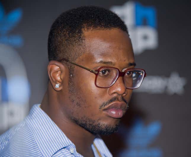 Image for article titled NFL Player Von Miller Being Sued For Sharing Explicit Photos of A Former Lover